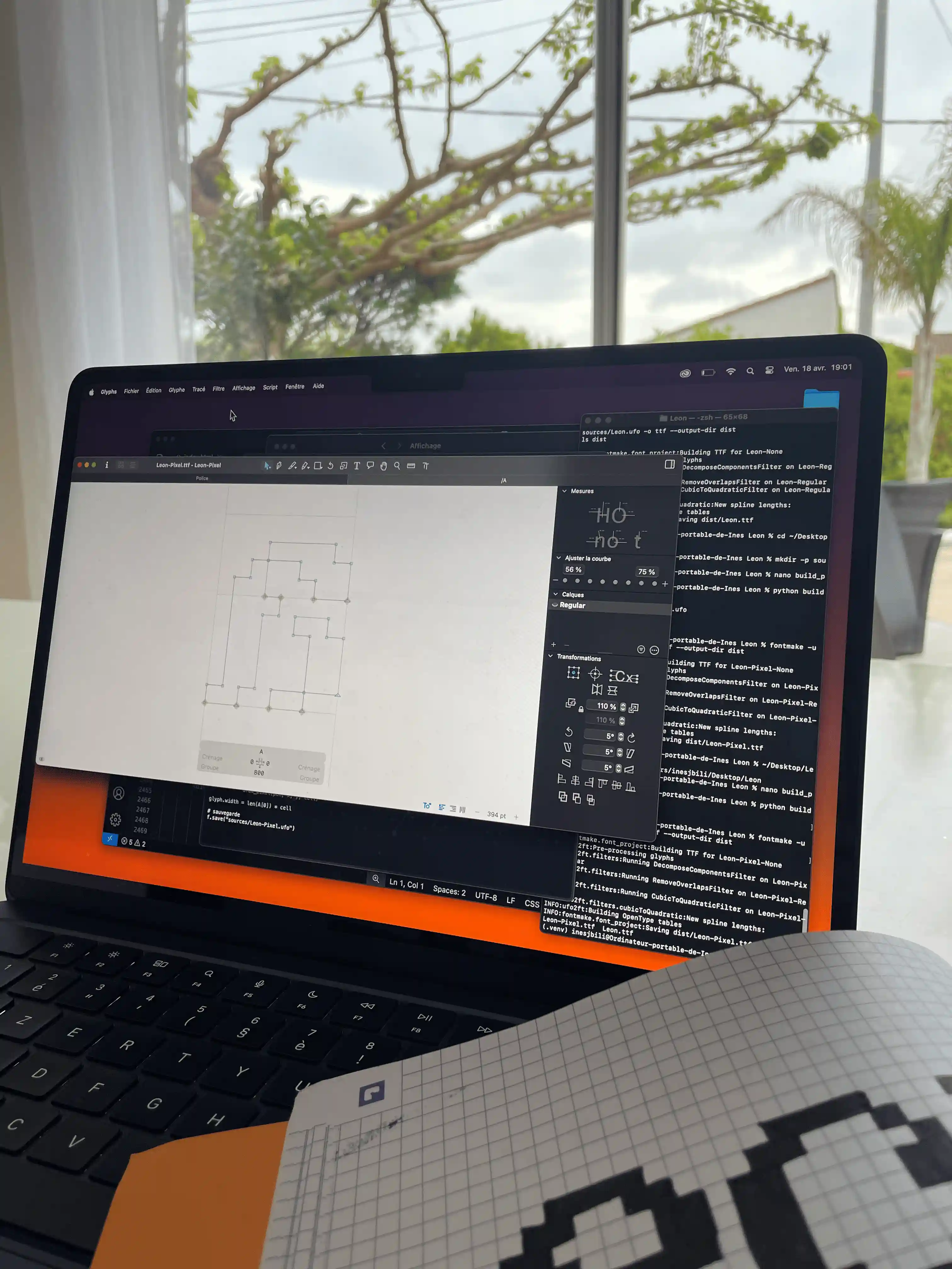 Plan de travail avec vue sur l'aperçu Glyphs et des croquis
